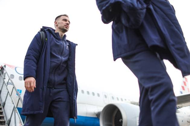 Dinamo Zagreb arrive in London Marko Rog of Dinamo Zagreb leave a plane at Stansted Airport on January 21, 2025. in London, England. Dinamo Zagreb will play against Arsenal in the UEFA Champions League.  LukaxStanzl PIXSELL