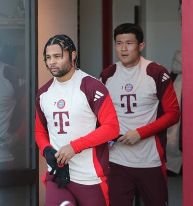 21 01 2025, Champions League FC Bayern final training, Saebenerstrasse Muenchen, Soccer, Sports, in the picture Serge Gnabry FC Bayern Muenchen and Min Jae Kim FC Bayern Muenchen