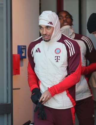 21 01 2025, Champions League FC Bayern final training, Saebenerstrasse Muenchen, Soccer, Sport, in the picture Sacha Boey FC Bayern Muenchen