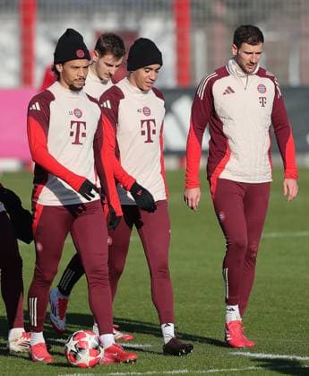 21 01 2025, Champions League FC Bayern final training, Saebenerstrasse Muenchen, Soccer, Sports, in the picture Leroy Sane FC Bayern Muenchen , Josip Stanisic FC Bayern Muenchen , Jamal Musiala FC Bayern Muenchen and Leon Goretzka FC Bayern Muenchen