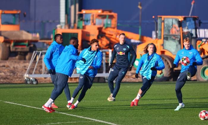Leipzig, 21 01 2025, RBL training center, UEFA Champions League , RB LEIPZIG training ahead of tomorrows match against Sporting Lisbon , Pictured from l Castello Lukeba 23, RB Leipzig , Lutsharel Geertruida 3, RB Leipzig , Antonio Nusa 7, RB Leipzig , Lukas Klostermann 16, RB Leipzig , Viggo Gebel 47, RB Leipzig and Nicolas Seiwald 13, RB Leipzig , , For editorial use only Only editorial use , Picture Point