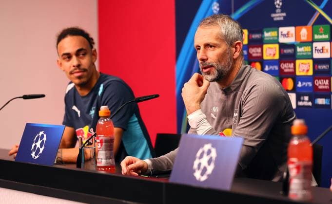 Leipzig, 21 01 2025, RB Leipzig Academy, Football Champions League, RB LEIPZIG PK before tomorrows match against Sporting Lisbon , In the picture from l Yussuf Yurary Poulsen 9, RB Leipzig and coach Marco Rose RB Leipzig , For editorial use only Only editorial use , Picture Point