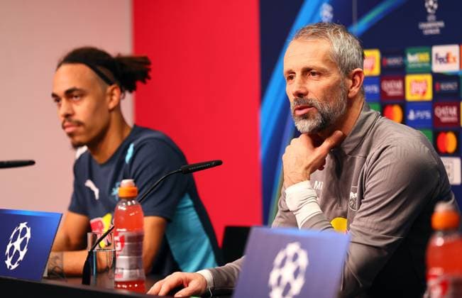 Leipzig, 21 01 2025, RB Leipzig Academy, Football Champions League, RB LEIPZIG PK before tomorrows match against Sporting Lisbon , In the picture from l Yussuf Yurary Poulsen 9, RB Leipzig and coach Marco Rose RB Leipzig , For editorial use only Only editorial use , Picture Point