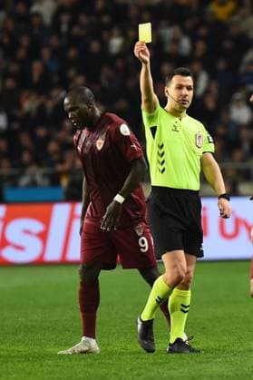 Referee Cihan Aydin show yeloow card during the Turkish Super League match between Hatayspor and Galatasaray at Mersin Stadium in Mersin , Turkey on January 17 , 2025. ( Photo by Seskimphoto ) Hatayspor v Galatasaray - Turkish Super League 