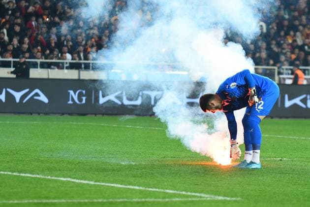t the start of the match, flares were lit in the stands, and many of them were later thrown onto the pitch. Hatayspor goalkeeper Visar Bekaj removed the flares from the field during the Turkish Super League match between Hatayspor and Galatasaray at Mersin Stadium in Mersin , Turkey on January 17 , 2025. ( Photo by Seskimphoto ) Hatayspor v Galatasaray - Turkish Super League 