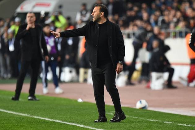 Coach Okan Buruk of Galatasaray reacts during the Turkish Super League match between Hatayspor and Galatasaray at Mersin Stadium in Mersin , Turkey on January 17 , 2025. ( Photo by Seskimphoto ) Hatayspor v Galatasaray - Turkish Super League 