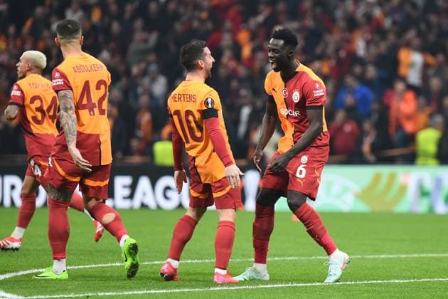 Davinson Sanchez (6) of Galatasaray celebrates after scoring the first goal of his team with teammates during the UEFA Europa League 2024 25 League Phase MD7 match between Galatasaray A.S. and FC Dynamo Kyiv at Ali Sami Yen Spor Kompleksi Rams Park on January 21, 2025 in Istanbul, Turkey. Istanbul Turkey Copyright: xSeskimphotox GSaray-DynamoKyiv_21125 (82)