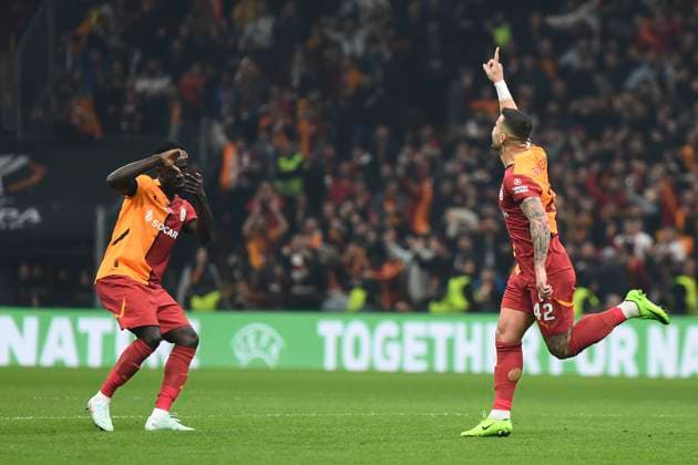 Abdulkerim Bardakci of Galatasaray celebrates after scoring the second goal of his team with teammates during the UEFA Europa League 2024 25 League Phase MD7 match between Galatasaray A.S. and FC Dynamo Kyiv at Ali Sami Yen Spor Kompleksi Rams Park on January 21, 2025 in Istanbul, Turkey. Istanbul Turkey Copyright: xSeskimphotox GSaray-DynamoKyiv_21125 (112)
