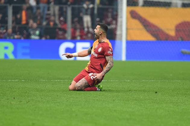 Abdulkerim Bardakci of Galatasaray celebrates after scoring the second goal of his team with teammates during the UEFA Europa League 2024 25 League Phase MD7 match between Galatasaray A.S. and FC Dynamo Kyiv at Ali Sami Yen Spor Kompleksi Rams Park on January 21, 2025 in Istanbul, Turkey. Istanbul Turkey Copyright: xSeskimphotox GSaray-DynamoKyiv_21125 (117)