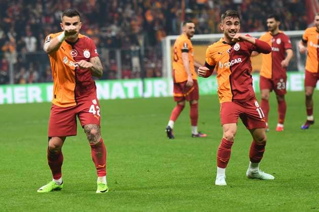 Abdulkerim Bardakci (42) of Galatasaray celebrates after scoring the second goal of his team with Yunus Akgun (R) during the UEFA Europa League 2024 25 League Phase MD7 match between Galatasaray A.S. and FC Dynamo Kyiv at Ali Sami Yen Spor Kompleksi Rams Park on January 21, 2025 in Istanbul, Turkey. Istanbul Turkey Copyright: xSeskimphotox GSaray-DynamoKyiv_21125 (127)