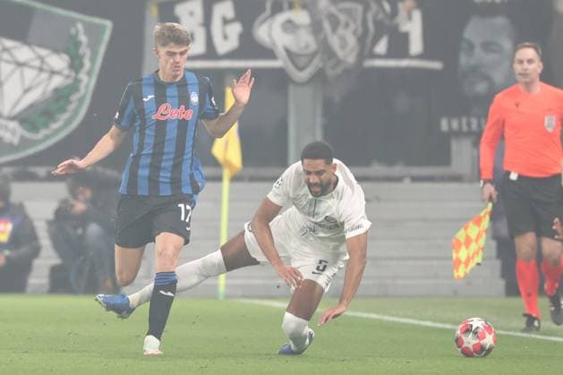 SOCCER - UEFA CL, Atalanta vs Sturm BERGAMO,ITALY,21.JAN.25 - SOCCER - UEFA Champions League, Atalanta Bergamo Calcio vs SK Sturm Graz. Image shows Chales De Ketelaere (Atalanta) and Gregory Wuethrich (Sturm).  GEPAxpictures xChrisxBauer