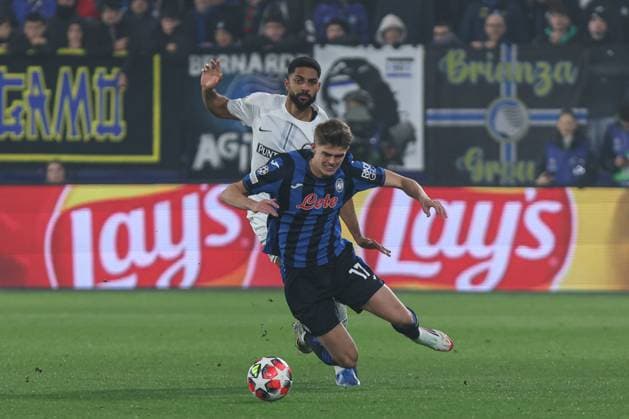 Sturm& x2019;s Gregory Wuethrich Atalanta s Charles De Ketelaere during the 2024 2025 Uefa Champions League soccer match between Atalanta and Sturm Graz at Gewiss Stadium in Bergamo , North Italy - Tuesday , January 21 , 2025. - Soccer .  Copyright: xStefanoxNicoli LaPressex