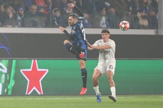 SOCCER - UEFA CL, Atalanta vs Sturm BERGAMO,ITALY,21.JAN.25 - SOCCER - UEFA Champions League, Atalanta Bergamo Calcio vs SK Sturm Graz. Image shows Davide Zappacosta (Atalanta) and Arjan Malic (Sturm).  GEPAxpictures xChrisxBauer