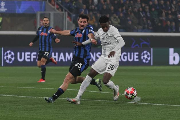Atalanta s Sead Kolasinac Sturm& x2019;s Amady Camara during the 2024 2025 Uefa Champions League soccer match between Atalanta and Sturm Graz at Gewiss Stadium in Bergamo , North Italy - Tuesday , January 21 , 2025. - Soccer .  Copyright: xStefanoxNicoli LaPressex