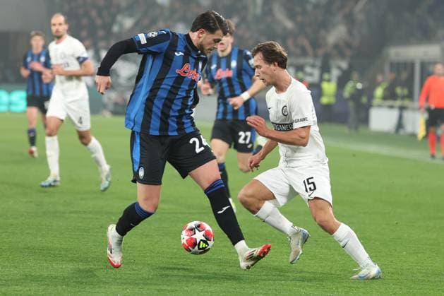SOCCER - UEFA CL, Atalanta vs Sturm BERGAMO,ITALY,21.JAN.25 - SOCCER - UEFA Champions League, Atalanta Bergamo Calcio vs SK Sturm Graz. Image shows Lazar Samardzic (Atalanta) and William Boeving (Sturm).  GEPAxpictures xChrisxBauer