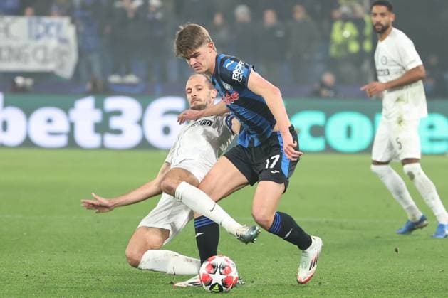 SOCCER - UEFA CL, Atalanta vs Sturm BERGAMO,ITALY,21.JAN.25 - SOCCER - UEFA Champions League, Atalanta Bergamo Calcio vs SK Sturm Graz. Image shows Jon Gorenc-Stankovic (Sturm) and Chales De Ketelaere (Atalanta).  GEPAxpictures xChrisxBauer
