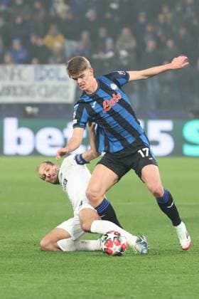 SOCCER - UEFA CL, Atalanta vs Sturm BERGAMO,ITALY,21.JAN.25 - SOCCER - UEFA Champions League, Atalanta Bergamo Calcio vs SK Sturm Graz. Image shows Jon Gorenc-Stankovic (Sturm) and Chales De Ketelaere (Atalanta).  GEPAxpictures xChrisxBauer