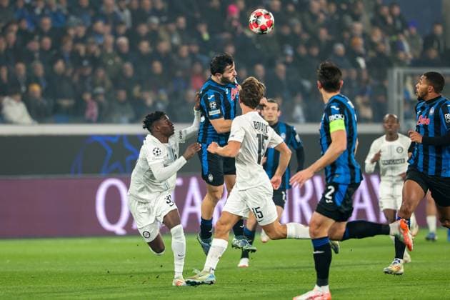 SOCCER - UEFA CL, Atalanta vs Sturm BERGAMO,ITALY,21.JAN.25 - SOCCER - UEFA Champions League, Atalanta Bergamo Calcio vs SK Sturm Graz. Image shows Amady Camara (Sturm) and Sead Kolasinac (Atalanta).  GEPAxpictures xChrisxBauer