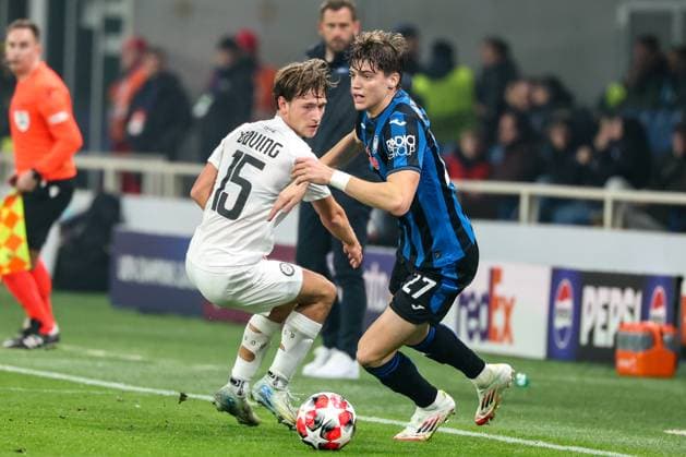 SOCCER - UEFA CL, Atalanta vs Sturm BERGAMO,ITALY,21.JAN.25 - SOCCER - UEFA Champions League, Atalanta Bergamo Calcio vs SK Sturm Graz. Image shows William Boeving (Sturm) and Marco Palestra (Atalanta).  GEPAxpictures xChrisxBauer
