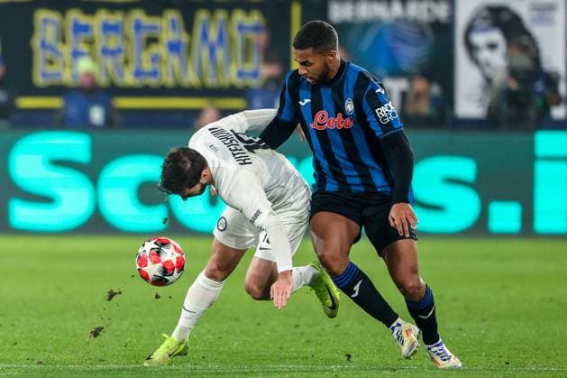 SOCCER - UEFA CL, Atalanta vs Sturm BERGAMO,ITALY,21.JAN.25 - SOCCER - UEFA Champions League, Atalanta Bergamo Calcio vs SK Sturm Graz. Image shows Otar Kiteishvili (Sturm) and Isak Hien (Atalanta).  GEPAxpictures xChrisxBauer