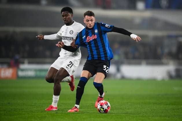 Atalanta BC v SK Sturm Graz - UEFA Champion League Mateo Retegui of Atalanta BC competes for the ball with Tochi Chukwuani of SK Sturm Graz during the UEFA Champions League 2024 25 league phase football match between Atalanta BC and SK Sturm Graz. Bergamo Italy Copyright: xNicolòxCampox