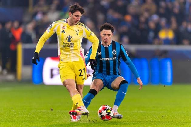 2025-01-21 Club Brugge KV v Juventus - UEFA Champions League 2024 25 League Phase MD7 BRUGES, BELGIUM - JANUARY 21: Andrea Cambiaso of Juventus battles for the ball with Chemsdine Talbi of Club Brugge KV during the UEFA Champions League 2024 25 League Phase MD7 match between Club Brugge KV and Juventus at Jan Breydelstadion on January 21, 2025 in Bruges, Belgium. (Photo by Joris Verwijst BSR Agency) Bruges Belgium Content not available for redistribution in The Netherlands directly or indirectly through any third parties. Copyright: xBSRxAgencyx