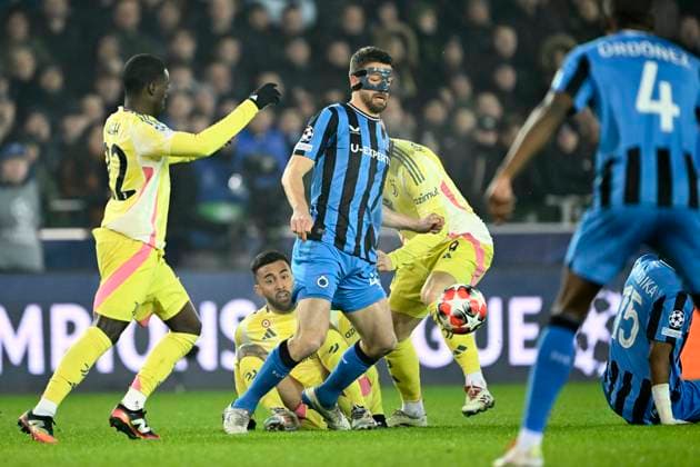Club Brugge v Juventus - UEFA Champions League BRUGGE, BELGIUM - JANUARY 21 : Mechele Brandon defender of Club Brugge and Cabal Juan defender of Juventus during the UEFA Champions League 2024 25 League Phase MD7 match between Club Brugge and Juventus on January 21, 2025 in Brugge, Belgium, 21 01 2025 Brugge Belgium  Copyright: xNicoxVereeckenx