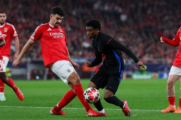 Portugal, Estadio do SL Benfica Lisbon 21 January 2025 Uefa Champions League phase 2024 25 Matchday 7, S L Benfica FC Barcelona v l , Tomas Araujo S L Benfica , Alejandro Balde FC Barcelona duel, action, action, battles for the ball in the penalty area, penalty kick Copyright: JoaquimxFerreira