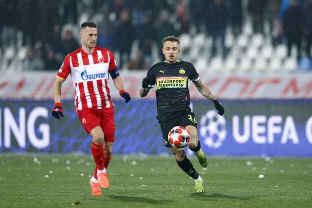 BELGRADO - (l-r) Uros Spajic of Red Star Belgrade, Noa Lang of PSV Eindhoven during the UEFA Champions League match between Red Star Belgrade and PSV Eindhoven at Stadion Rajko Mitic on Jan. 21, 2025 in Belgrade, Serbia. ANP SEM VAN DER WAL UEFA Champions League 2024 25 League Phase MD7 2024 25 xVIxANPxSportx xxANPxIVx 518031929 originalFilename: 518031929.jpg