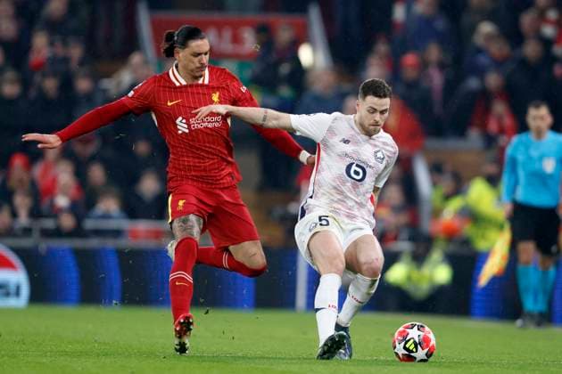 Liverpool FC v LOSC Lille - UEFA Champions League 2024 25 League Phase MD7 Darwin Nunez of Liverpool and Gabriel Gudmundsson of LOSC Lille challenge during the UEFA Champions League 2024 25 League Phase MD7 match between Liverpool FC and LOSC Lille at Anfield on January 21, 2025 in Liverpool, England. Liverpool Anfield England United Kingdom Copyright: xRichardxSellers Sportsphoto APLx 14057445