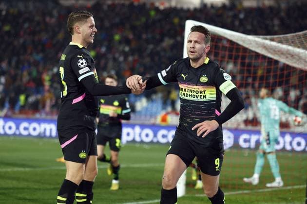 BELGRADO - Joey Veerman of PSV Eindhoven and Luuk de Jong of PSV Eindhoven celebrate the 0-1 during the UEFA Champions League match between Red Star Belgrade and PSV Eindhoven at Stadion Rajko Mitic on Jan. 21, 2025 in Belgrade, Serbia. ANP SEM VAN DER WAL UEFA Champions League 2024 25 League Phase MD7 2024 25 xVIxANPxSportx xxANPxIVx 518032242 originalFilename: 518032242.jpg