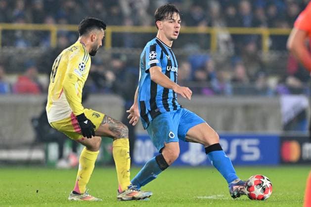 250121 Champions League MD 7 Club Brugge vs Juventus Nicolas Gonzalez (11) of Juventus and Ardon Jashari (30) of Club Brugge pictured in action during a soccer game between Belgian Club Brugge KV and Italian Juventus in the UEFA Champions League League Phase day 7 of the 2024-25 season, on Tuesday 21 January 2025 in Brugge , Belgium . photo Isosport David Catry Brugge Belgium  Copyright: xDavidxCatryx 20250121DC2_3716