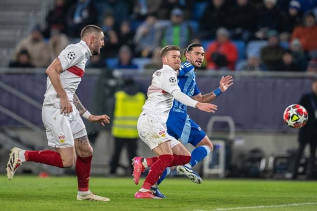 Maximilian Mittelstadt follows the ball with Kyriakos Savvidis during UEFA Champions league match, SK Slovan Bratislava - VFB Stuttgart , 21. january 2025, Tehelne pole Stadium, Bratislava, Slovakia Copyright: xMICHALxFAJT,ZOSPORTU.SKx FAJ_7614