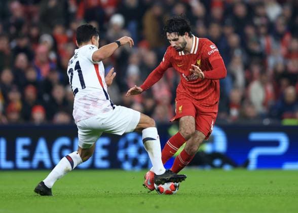 Liverpool, England, 21st January 2025. Liverpool™s Dominik Szoboszlai with Lille™s Benjamin Andre during the UEFA Champions League match at Anfield, Liverpool. Picture credit should read: Jessica Hornby Sportimage EDITORIAL USE ONLY. No use with unauthorised audio, video, data, fixture lists, club league logos or live services. Online in-match use limited to 120 images, no video emulation. No use in betting, games or single club league player publications. SPI_046_JH_Liverpool_Lille SPI-3613-0038