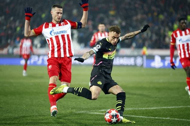 BELGRADO - (l-r) Uros Spajic of Red Star Belgrade, Noa Lang of PSV Eindhoven during the UEFA Champions League match between Red Star Belgrade and PSV Eindhoven at Stadion Rajko Mitic on Jan. 21, 2025 in Belgrade, Serbia. ANP SEM VAN DER WAL UEFA Champions League 2024 25 League Phase MD7 2024 25 xVIxANPxSportx xxANPxIVx 518032964 originalFilename: 518032964.jpg