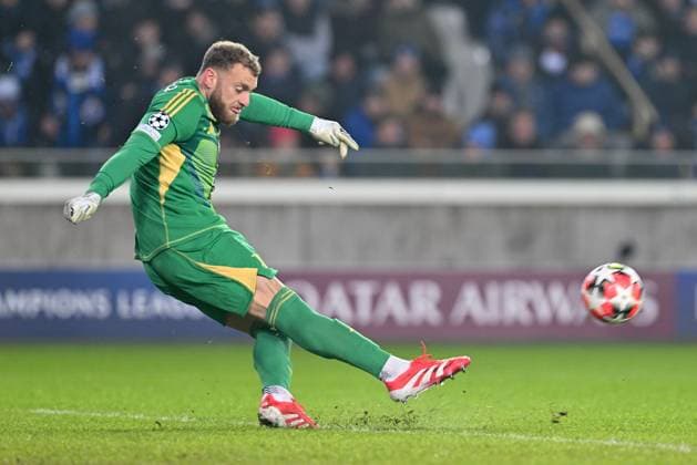 250121 Champions League MD 7 Club Brugge vs Juventus goalkeeper Michele Di Gregorio (29) of Juventus pictured in action during a soccer game between Belgian Club Brugge KV and Italian Juventus in the UEFA Champions League League Phase day 7 of the 2024-25 season, on Tuesday 21 January 2025 in Brugge , Belgium . photo Isosport David Catry Brugge Belgium  Copyright: xDavidxCatryx 20250121DC2_3927