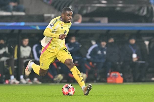 250121 Champions League MD 7 Club Brugge vs Juventus Pierre Kalulu (15) of Juventus pictured during a soccer game between Belgian Club Brugge KV and Italian Juventus in the UEFA Champions League League Phase day 7 of the 2024-25 season, on Tuesday 21 January 2025 in Brugge , Belgium . photo Isosport David Catry Brugge Belgium  Copyright: xDavidxCatryx 20250121DC2_3936