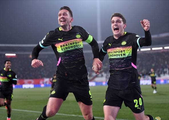 CRVENA ZVEZDA vs PSV EINDHOVEN LUUK DE JONG and GUUS TIL, football players of PSV Eindhoven, celebrates during the UEFA Champion League matchagainst Crvena zvezda, at Stadium Rajko Mitic. Belgrade, 21.01.2025. photo: MN Press FOOTBALL, CRVENA ZVEZDA, RED STAR, UEFA CHAMPIONS LEAGUE, PSV EINDHOVEN Belgrade Rajko Mitic stadium Serbia Copyright: xMarkoxMetlasx xMNxPressx