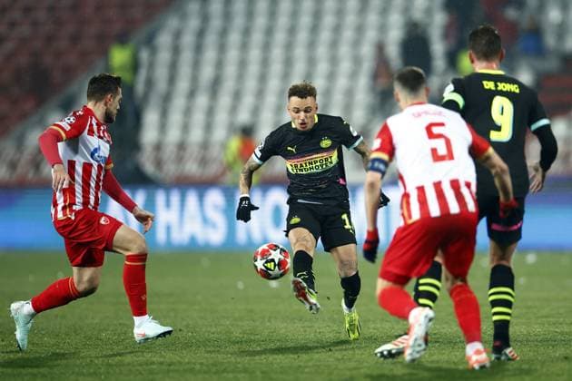 BELGRADO - (l-r) Timi Max Elsnik of Red Star Belgrade, Noa Lang of PSV Eindhoven during the UEFA Champions League match between Red Star Belgrade and PSV Eindhoven at Stadion Rajko Mitic on Jan. 21, 2025 in Belgrade, Serbia. ANP SEM VAN DER WAL UEFA Champions League 2024 25 League Phase MD7 2024 25 xVIxANPxSportx xxANPxIVx 518033189 originalFilename: 518033189.jpg