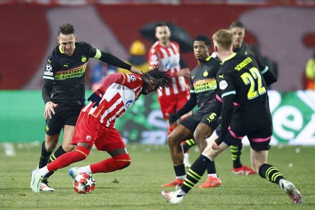 BELGRADO - (l-r) Luuk de Jong of PSV Eindhoven, Cherif Ndiaye of Red Star Belgrade, Ryan Flamingo of PSV Eindhoven, Jerdy Schouten of PSV Eindhoven during the UEFA Champions League match between Red Star Belgrade and PSV Eindhoven at Stadium Rajko Mitic on Jan. 21, 2025 in Belgrade, Serbia. ANP SEM VAN DER WAL UEFA Champions League 2024 25 League Phase MD7 2024 25 xVIxANPxSportx xxANPxIVx 518033384 originalFilename: 518033384.jpg