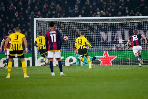 Borussia Dortmundâ??s Serhou Guirassy shoots a penalty kick during Bologna FC vs Borussia Dortmund, UEFA Champions League football match in Bologna, Italy, January 21 2025  Copyright: xAlessioxMarini IPAxSportx xipa-agency.netx xx IPA_53201867 IPA_Agency_IPA53201867