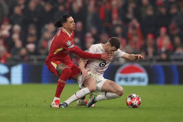 Darwin Nunez of Liverpool and Gabriel Gudmundsson of Lille Liverpool v Lille, UEFA Champions League, Group Stage, Football, Anfield, Liverpool, UK - 21 Jan 2025 EDITORIAL USE ONLY No use with unauthorised audio, video, data, fixture lists, club league logos or live services. Online in-match use limited to 120 images, no video emulation. No use in betting, games or single club league player publications.  Copyright: xPaulxCurrie Shutterstockx 15108882ad