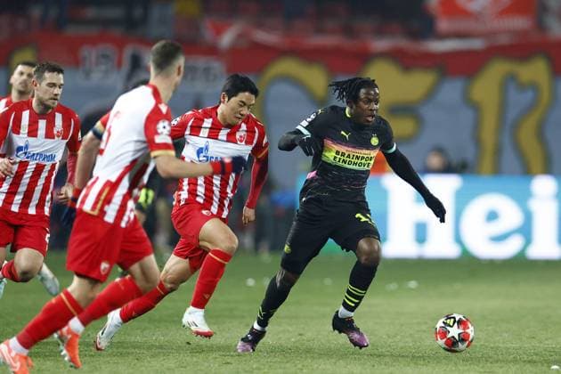 BELGRADO - (l-r) Youngwoo Seol of Red Star Belgrade, Johan Bakayoko of PSV Eindhoven during the UEFA Champions League match between Red Star Belgrade and PSV Eindhoven at Stadion Rajko Mitic on Jan. 21, 2025 in Belgrade, Serbia. ANP SEM VAN DER WAL UEFA Champions League 2024 25 League Phase MD7 2024 25 xVIxANPxSportx xxANPxIVx 518033503 originalFilename: 518033503.jpg