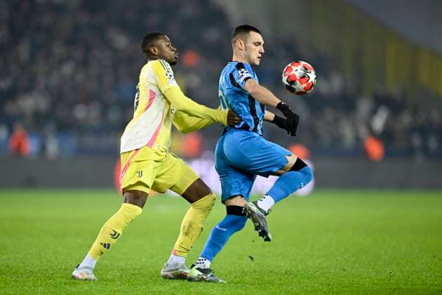 Club Brugge v Juventus - UEFA Champions League BRUGGE, BELGIUM - JANUARY 21 : Kalulu Pierre defender of Juventus and Jutgla Ferran forward of Club Brugge during the UEFA Champions League 2024 25 League Phase MD7 match between Club Brugge and Juventus on January 21, 2025 in Brugge, Belgium, 21 01 2025 Brugge Belgium  Copyright: xNicoxVereeckenx