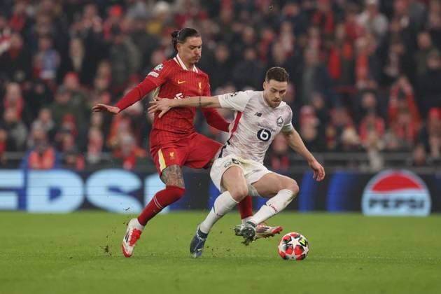 Darwin Nunez of Liverpool and Gabriel Gudmundsson of Lille Liverpool v Lille, UEFA Champions League, Group Stage, Football, Anfield, Liverpool, UK - 21 Jan 2025 EDITORIAL USE ONLY No use with unauthorised audio, video, data, fixture lists, club league logos or live services. Online in-match use limited to 120 images, no video emulation. No use in betting, games or single club league player publications.  Copyright: xPaulxCurrie Shutterstockx 15108882af
