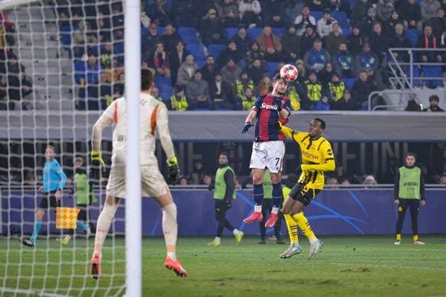 CALCIO - UEFA Champions League - Bologna FC vs Borussia Dortmund Header of Bologna s Riccardo Orsolini during Bologna FC vs Borussia Dortmund, UEFA Champions League football match in Bologna, Italy, January 21 2025 Bologna Italy  Copyright: xIPAxSport ABACAx