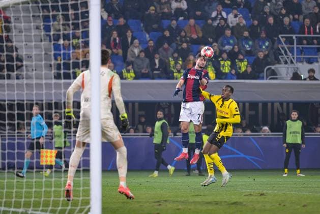 CALCIO - UEFA Champions League - Bologna FC vs Borussia Dortmund Header of Bologna s Riccardo Orsolini during Bologna FC vs Borussia Dortmund, UEFA Champions League football match in Bologna, Italy, January 21 2025 Bologna Italy  Copyright: xIPAxSport ABACAx