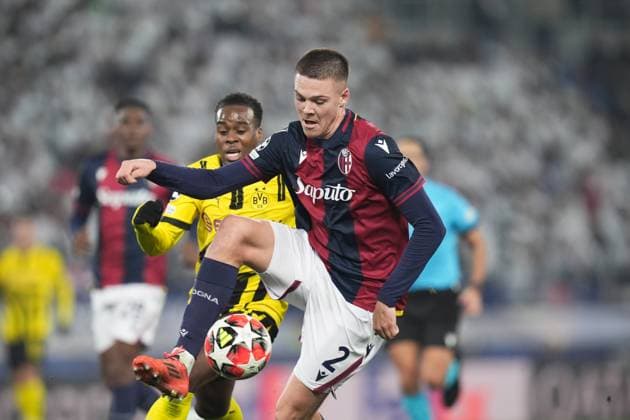 Bologna s Emil Holm fights for the ball with Dortmund s Jamie Bynoe-Gittens during the Uefa Champions League 2024 2025 soccer match between Bologna and Dortmund at Renato Dall Ara Stadium - Soccer - Bologna, Italy - Tuesday January 21, 2024  Copyright: xMassimoxPaolone LaPressex