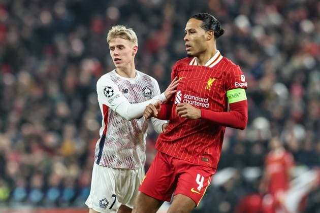 UEFA Champions League - League Stage Liverpool v Lille Hakon Arnar Haraldsson of Lille and Virgil van Dijk of Liverpool battle for position during the UEFA Champions League - League Stage Liverpool v Lille at Anfield, Liverpool, United Kingdom, 21st January 2025 (Photo by Mark Cosgrove News Images) Copyright: xMarkxCosgrove NewsxImagesx