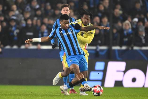 Club Brugge v Juventus - UEFA Champions League BRUGGE, BELGIUM - JANUARY 21 : Onyedika Raphael midfielder of Club Brugge and Mbangula Samuel forward of Juventus during the UEFA Champions League 2024 25 League Phase MD7 match between Club Brugge and Juventus on January 21, 2025 in Brugge, Belgium, 21 01 2025 Brugge Belgium  Copyright: xTomasxSiskx